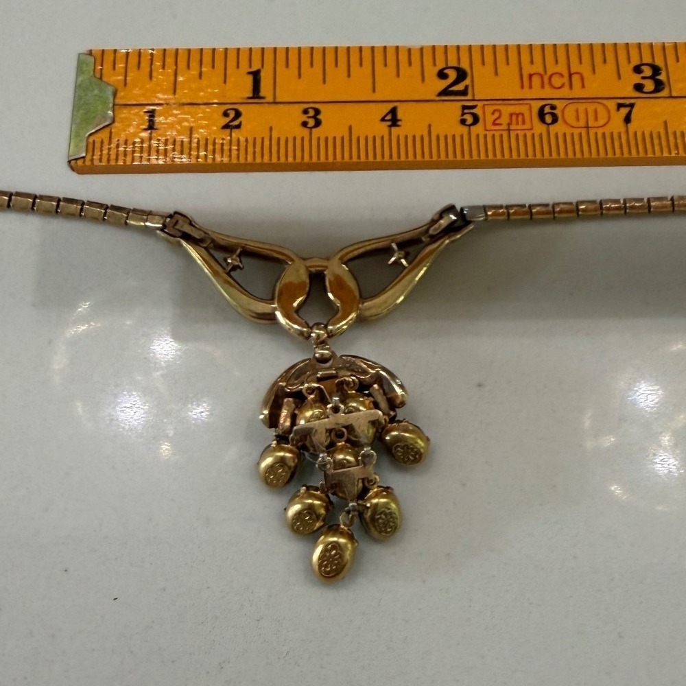 Trifari Vintage Green Crystal Grape Necklace Gold Tone Old Money Dark Academia - Picture 10 of 10